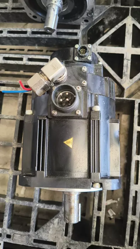 Yaskawa SGM7G-13AFC6C Motor & Drive Component product photo 2