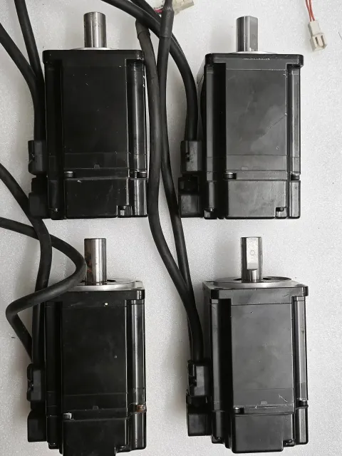 Yaskawa SGMJV-04A3A-SU11 Motor & Drive Component — product photo 8 of 10