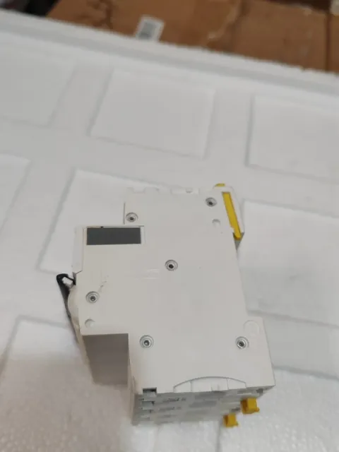 Schneider Electric iC65N C25A 4P Industrial Automation Component product photo 3