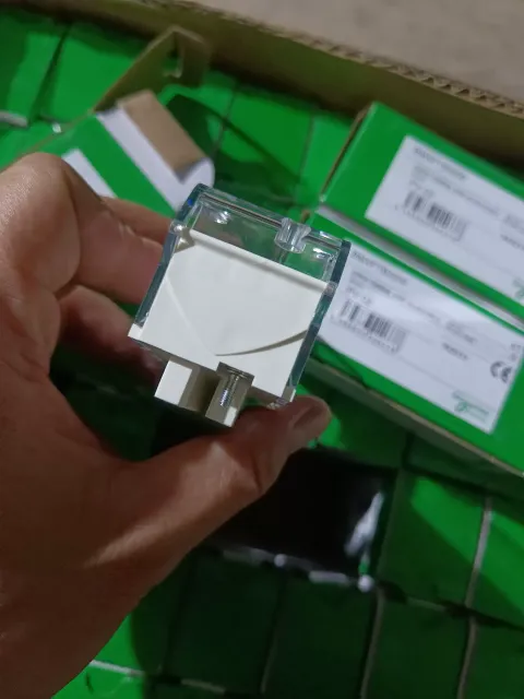 Schneider Electric BMXFTB2000 Industrial Automation Component — product photo 33 of 36