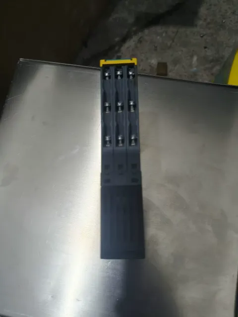 Siemens 3SK1111-1AB30 Industrial Relay — product photo 16 of 17