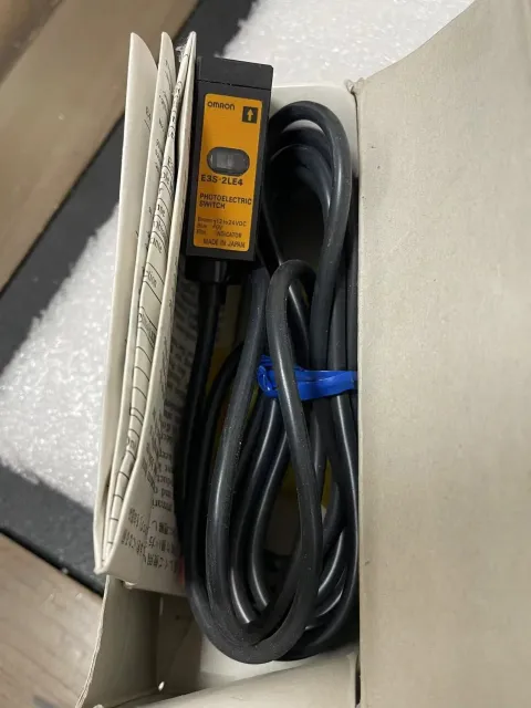 Omron E3S-2LE4 Industrial Sensor product photo 2