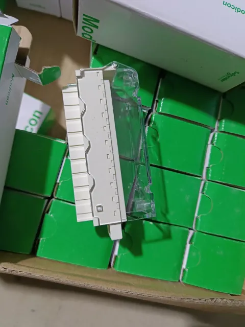 Schneider Electric BMXFTB2000 Industrial Automation Component — product photo 21 of 36
