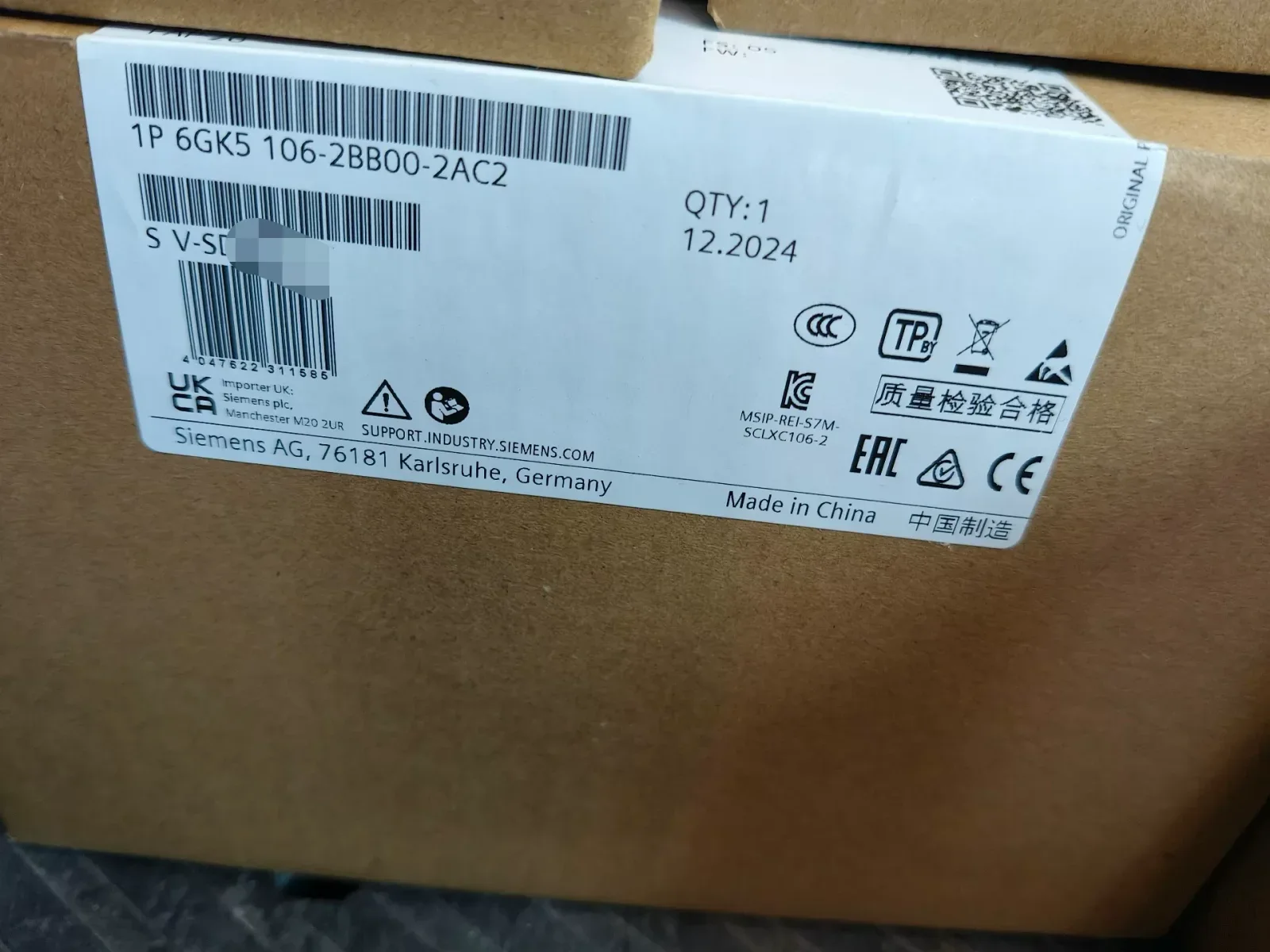 Siemens 6GK5106-2BB00-2AC2 Industrial Sensor product photo 1