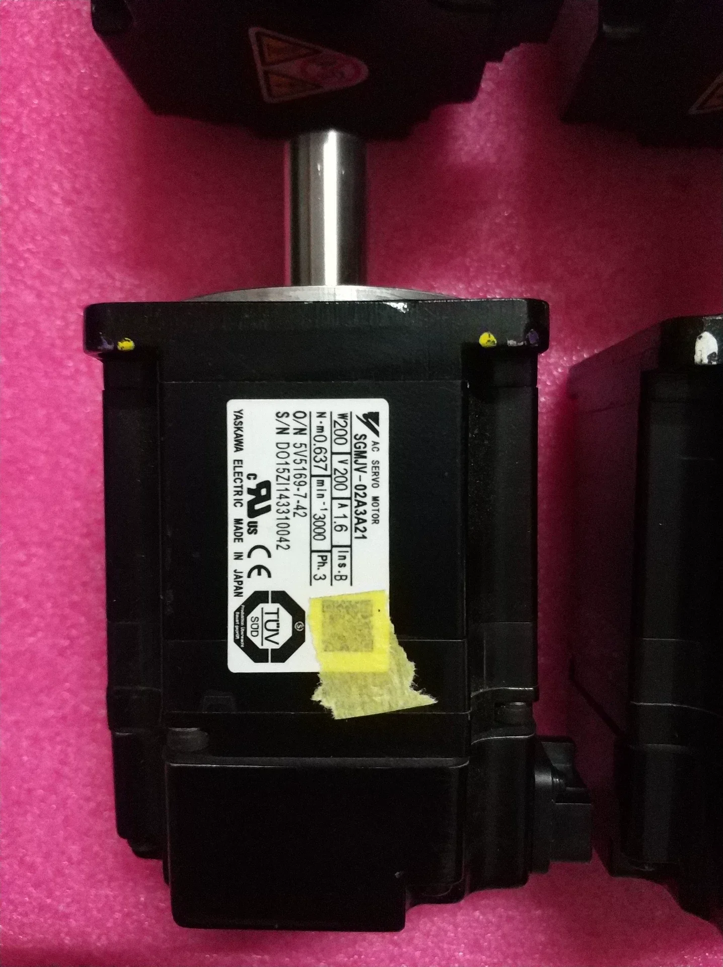 Yaskawa SGMJV-02A3A21 Motor & Drive Component product photo 1