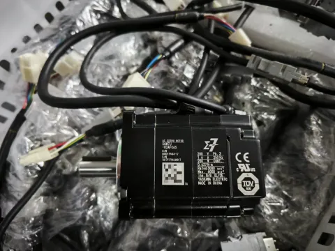 Yaskawa SGM7J-02AFC6S / SGM7J-02AFC6E / SGM7J-04AFC6S / SGM7J-01AFC6E Motor & Drive Component — product photo 6 of 10