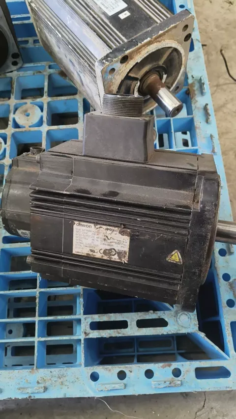 OMRON R88M-K2K020F-BS2 Motor & Drive Component product photo 3