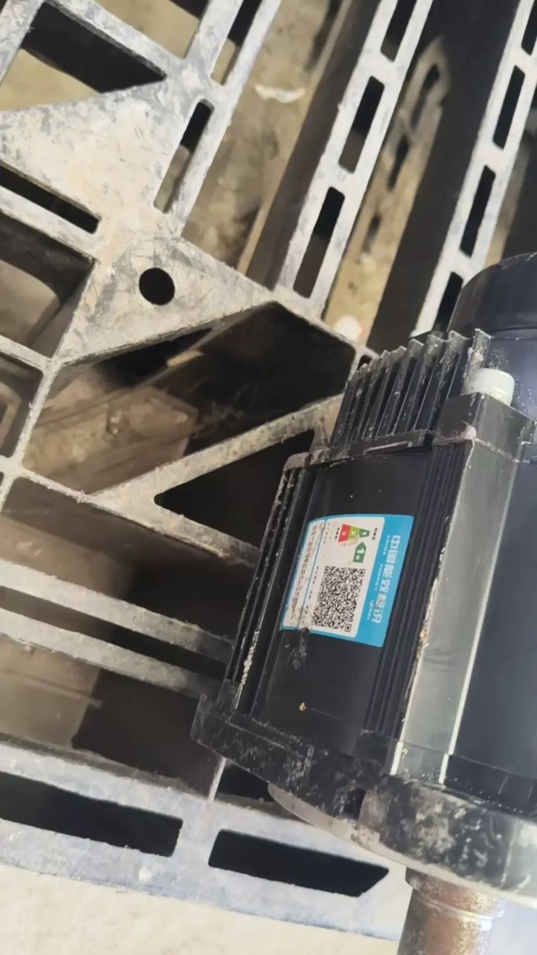 Yaskawa SGM7G-13AFC61 Motor & Drive Component — product photo 1 of 17
