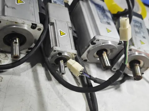 Panasonic MHMJ042P1S Motor & Drive Component — product photo 5 of 13