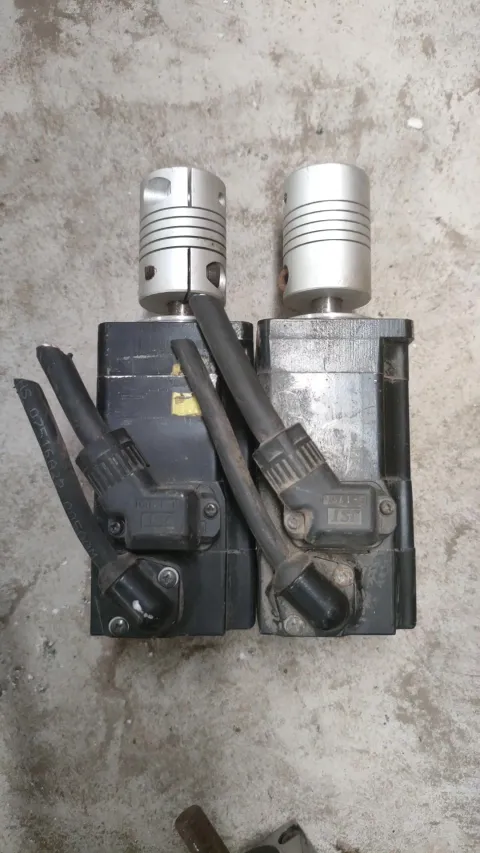 Yaskawa SGM7J-01A7B1 Motor & Drive Component product photo 2