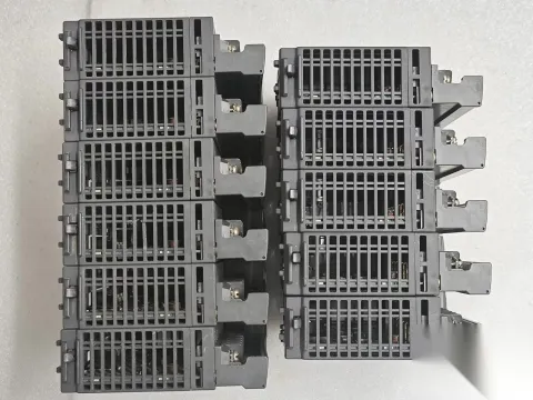 Mitsubishi Electric QX80 Industrial Automation Component — product photo 38 of 42