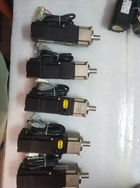 Yaskawa SGMJV-01ADB65 Motor & Drive Component product photo 3