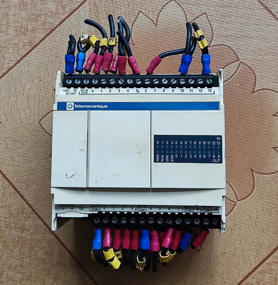 Schneider Electric / Telemecanique TWDLCAA24DRF PLC Module product photo 1
