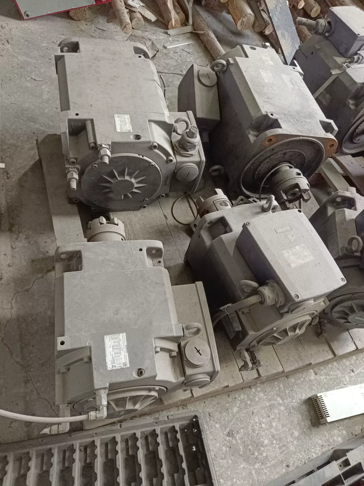 Siemens 1PH8131-1DF22-0GC1 / 1PH8163-1DF23-0GA1-Z Motor & Drive Component product photo 1