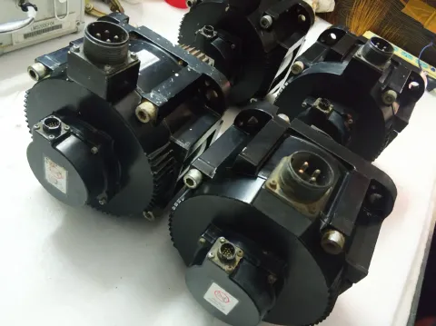 Yaskawa SGMGV-30ADC61 Motor & Drive Component — product photo 36 of 37