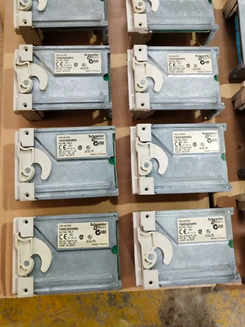 Schneider Electric TSXDMZ28DT PLC Module — product photo 14 of 18