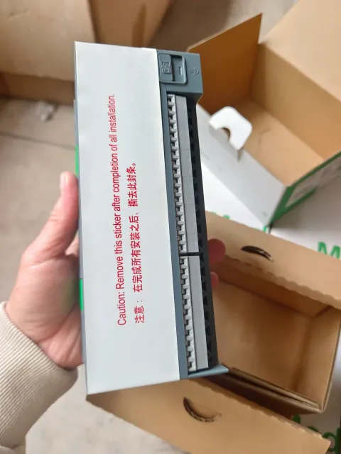 Schneider Electric TM100C32RN PLC Module product photo 7