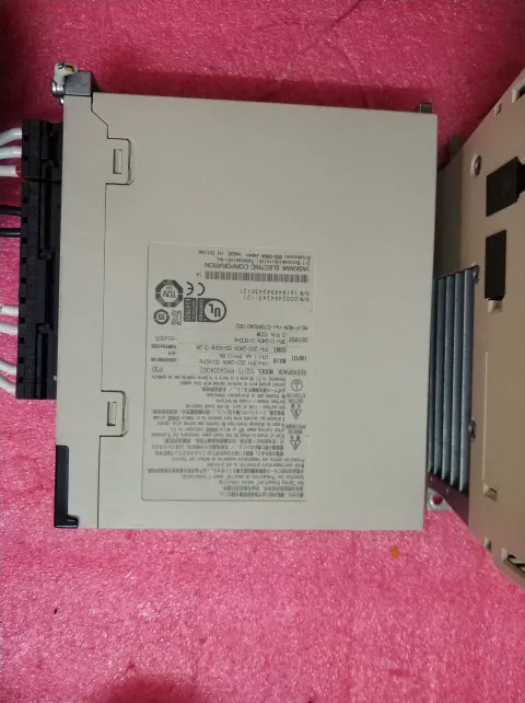 Yaskawa SGD7S-R90A00A002 + SGM7J-01AFC6E Motor & Drive Component product photo 3