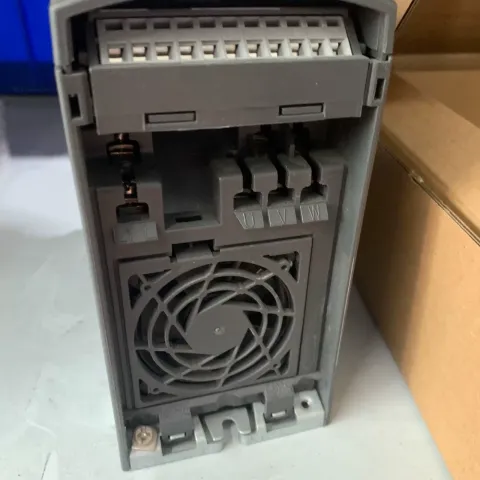 Siemens 6SE6440-2UD13-7AA1 Motor & Drive Component product photo 4