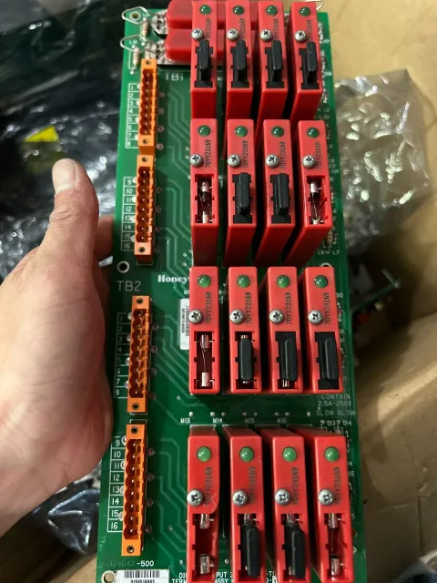 Honeywell 51309561-100 / 51309647-500 / MC-TAMT13 (51309213-175) / MC-TSDM02 Industrial Automation Component product photo 4
