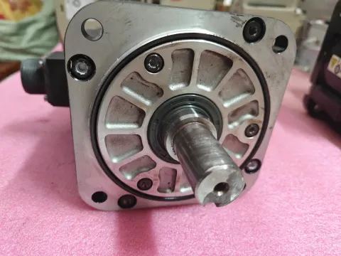 Yaskawa SGDM-15ADA-V + SGMGH-13ACA6C Motor & Drive Component — product photo 8 of 18