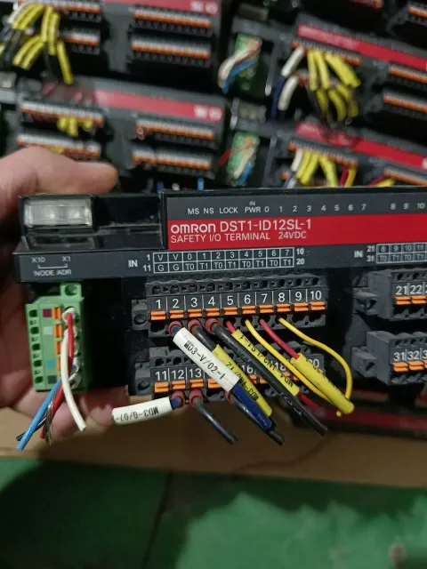 OMRON DST1-ID12SL-1 I/O Module product photo 8