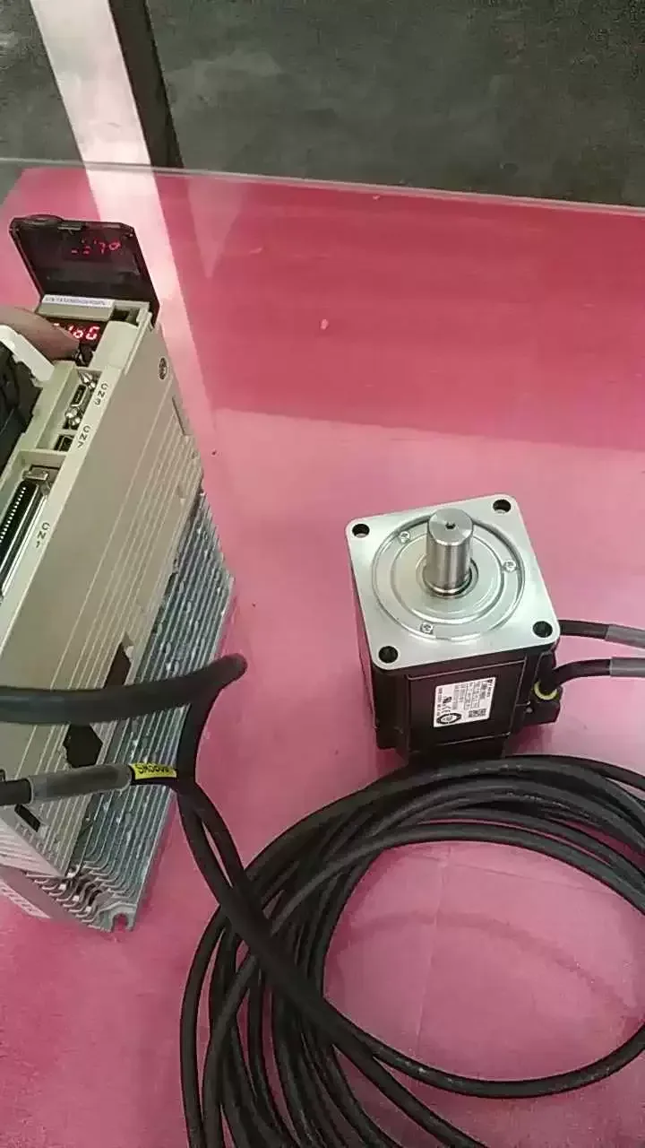 Yaskawa SGMAV-04ADA21 + SGDV-2R8A01B Motor & Drive Component product photo 1