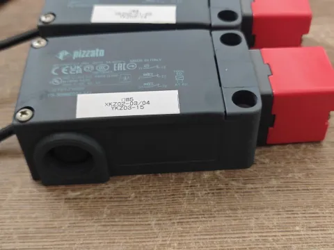 Pizzato FS 3096E024-M2 Industrial Sensor product photo 3