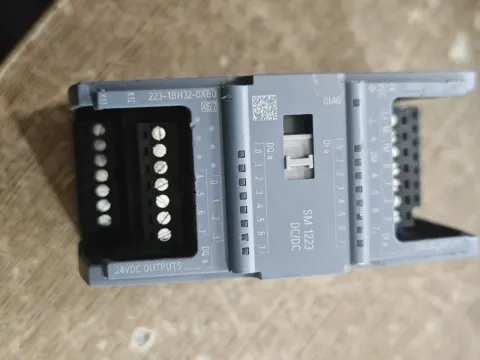 Siemens 6ES7223-1BH32-0XB0 I/O Module product photo 1