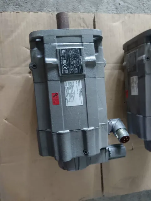 Siemens 1FT7064-5WF71-1FA1 Motor & Drive Component — product photo 5 of 16