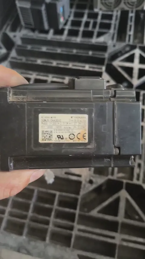 Yaskawa SGMJV-04A3E6S Motor & Drive Component product photo 1