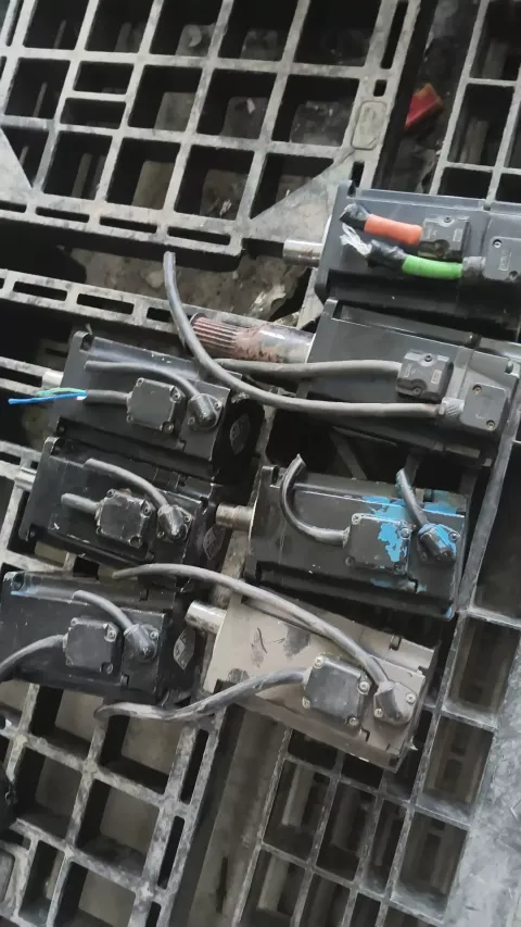 Yaskawa SGMJV-04ADE6S / SGMJV-04AAA61 Motor & Drive Component product photo 9