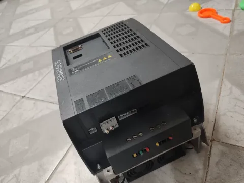 Siemens 6SL3217-0CE31-1UA1 Motor & Drive Component — product photo 11 of 17