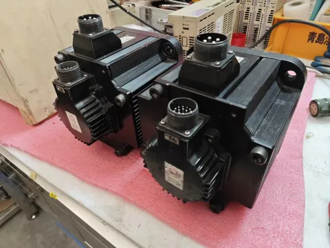 Yaskawa SGDM-30ADA-V + SGMGH-30ACA6 Motor & Drive Component product photo 4