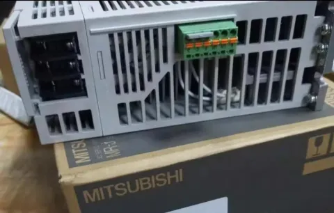 Mitsubishi Electric MR-J2S-60B Motor & Drive Component — product photo 2 of 8