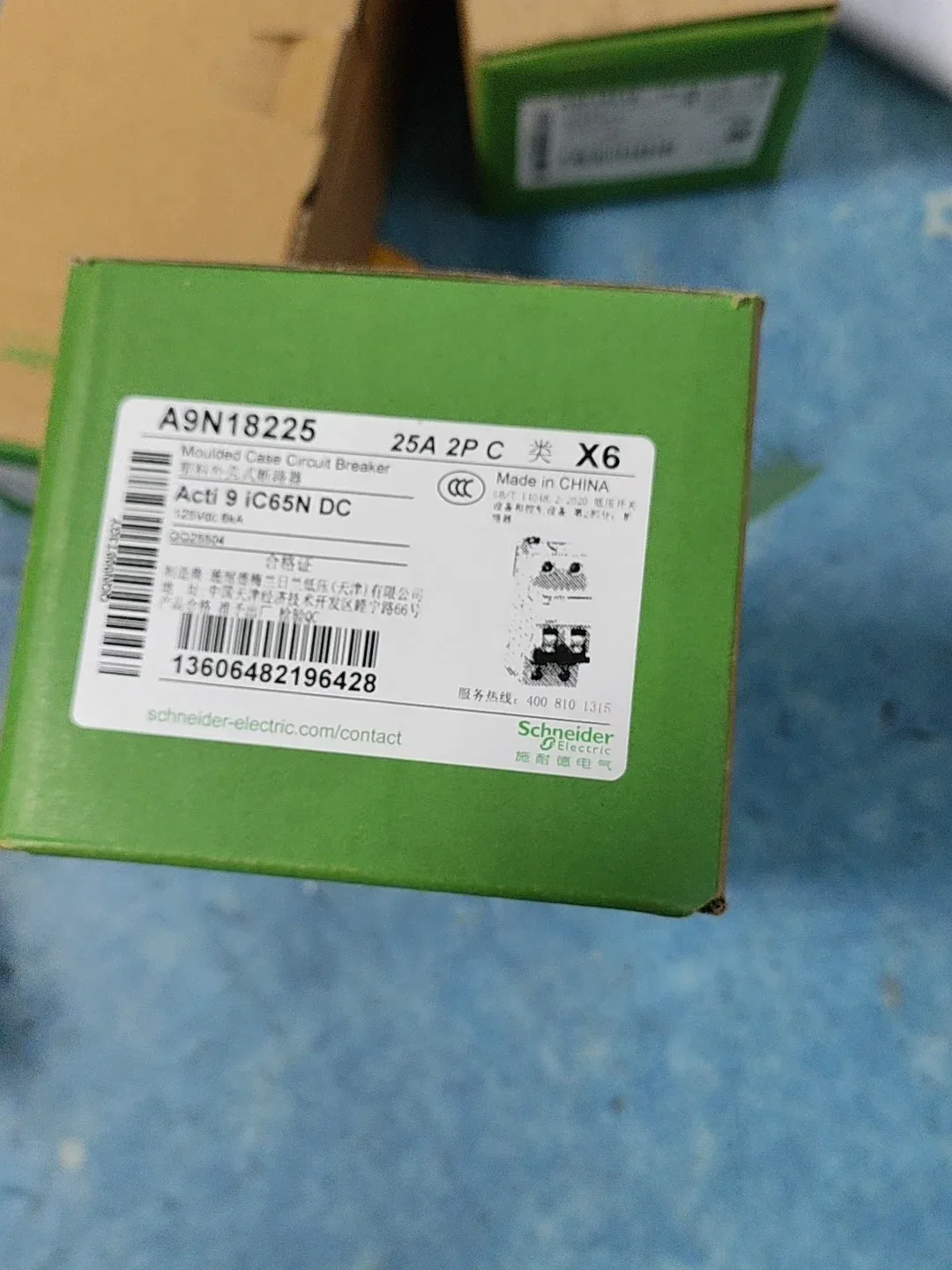 Schneider Electric A9N18225 Industrial Automation Component — product photo 1 of 2