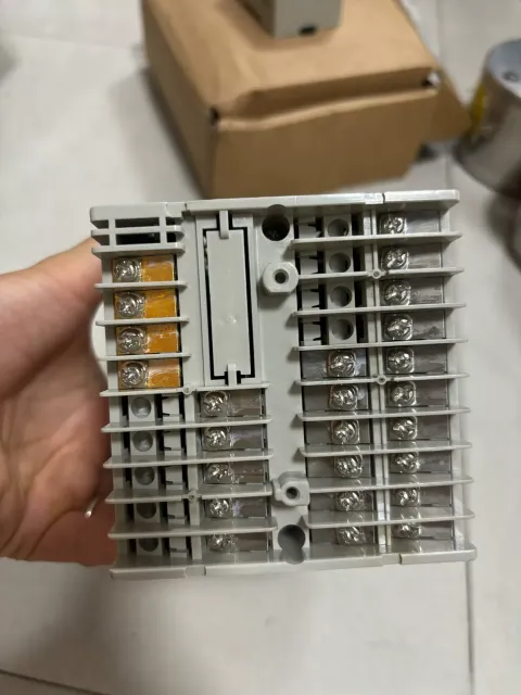 Yamatake / Azbil P31A6D0AS00000 Industrial Control Board product photo 3