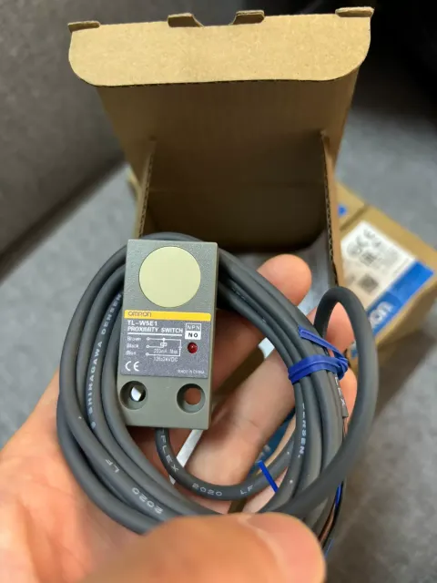 OMRON TL-W5E1 Industrial Sensor product photo 2