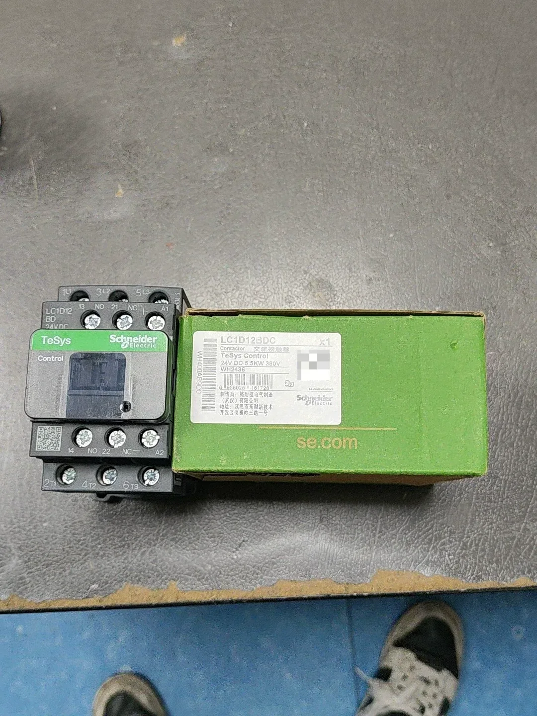 Schneider Electric LC1D12BDC Industrial Relay product photo 1