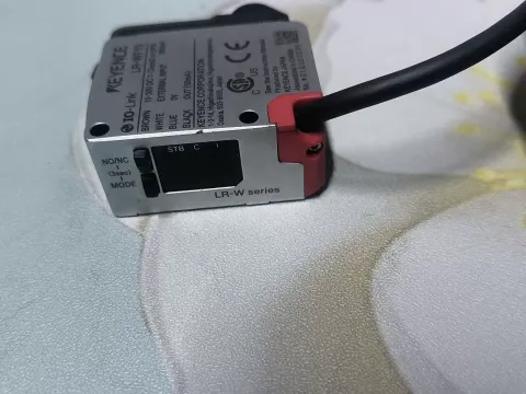 KEYENCE LR-WF10 Industrial Sensor product photo 2