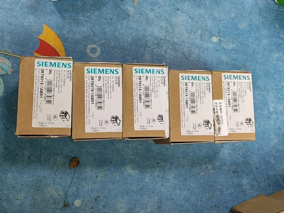 Siemens 3RT6015-1AB01 Industrial Relay product photo 1