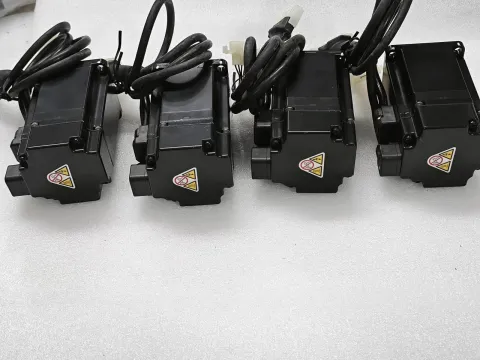 Yaskawa SGMAV-04ADA61 Motor & Drive Component product photo 6
