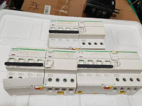 Schneider Electric iC65N 4P C32A + Vigi iC65 ELE 30mA Industrial Automation Component product photo 3