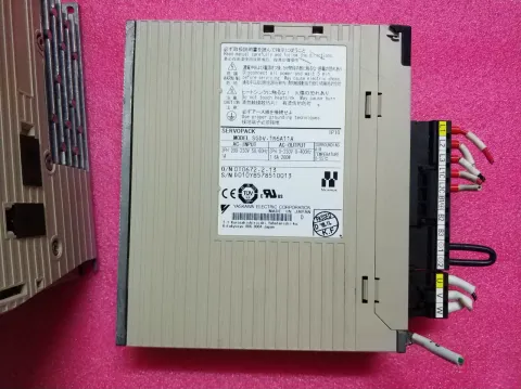 Yaskawa SGDV-1R6A11A Motor & Drive Component — product photo 4 of 11
