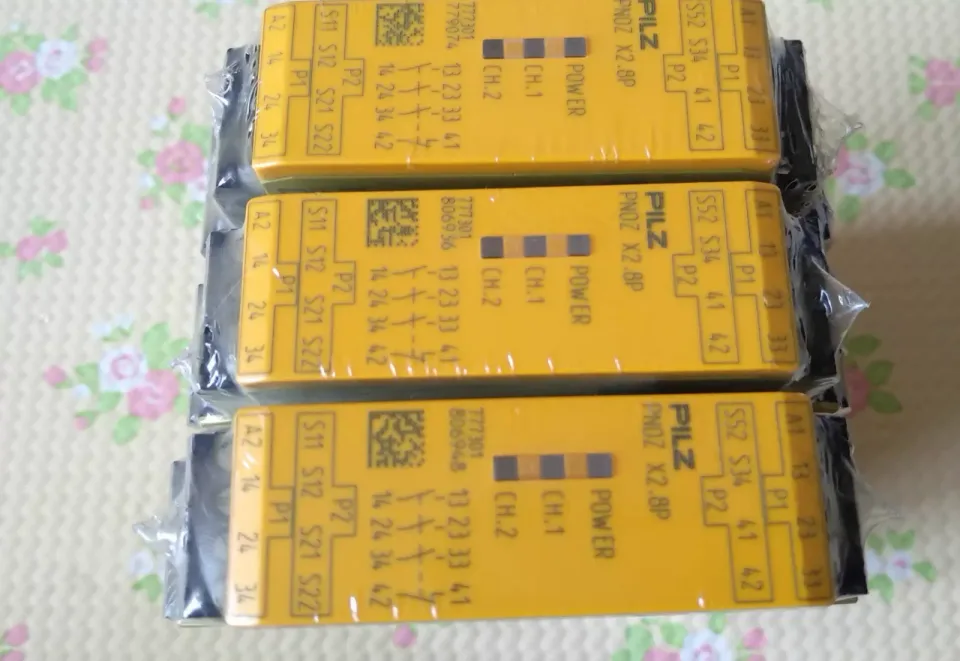 PILZ PNOZ X2.8P / Ident No. 777301 Industrial Relay product photo 1