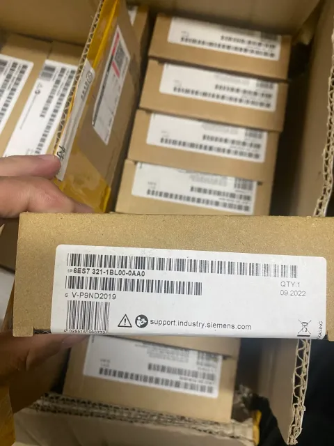 Siemens 6ES7321-1BL00-0AA0 Industrial Automation Component — product photo 2 of 11