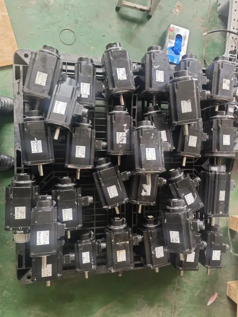 Omron R88M-1L2K030C-BS2 / R88M-K5K030F-BS2-Z / R88M-1L3K030C-BS2 Motor & Drive Component product photo 1