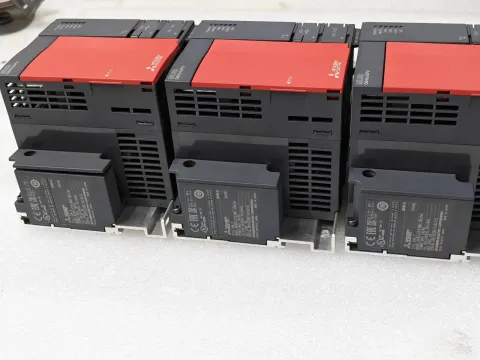 Mitsubishi Electric Q00UJCPU Industrial Automation Component — product photo 3 of 37