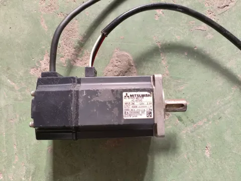 Mitsubishi Electric HC-KFS43 Motor & Drive Component — product photo 2 of 9
