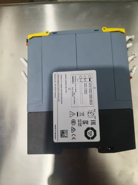 Siemens 3SK1111-1AB30 Industrial Relay — product photo 13 of 17